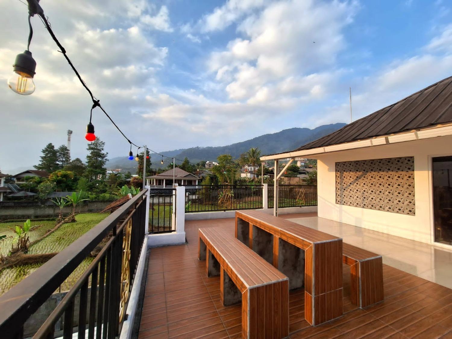 Villa Putih Tjisarua Exterior foto