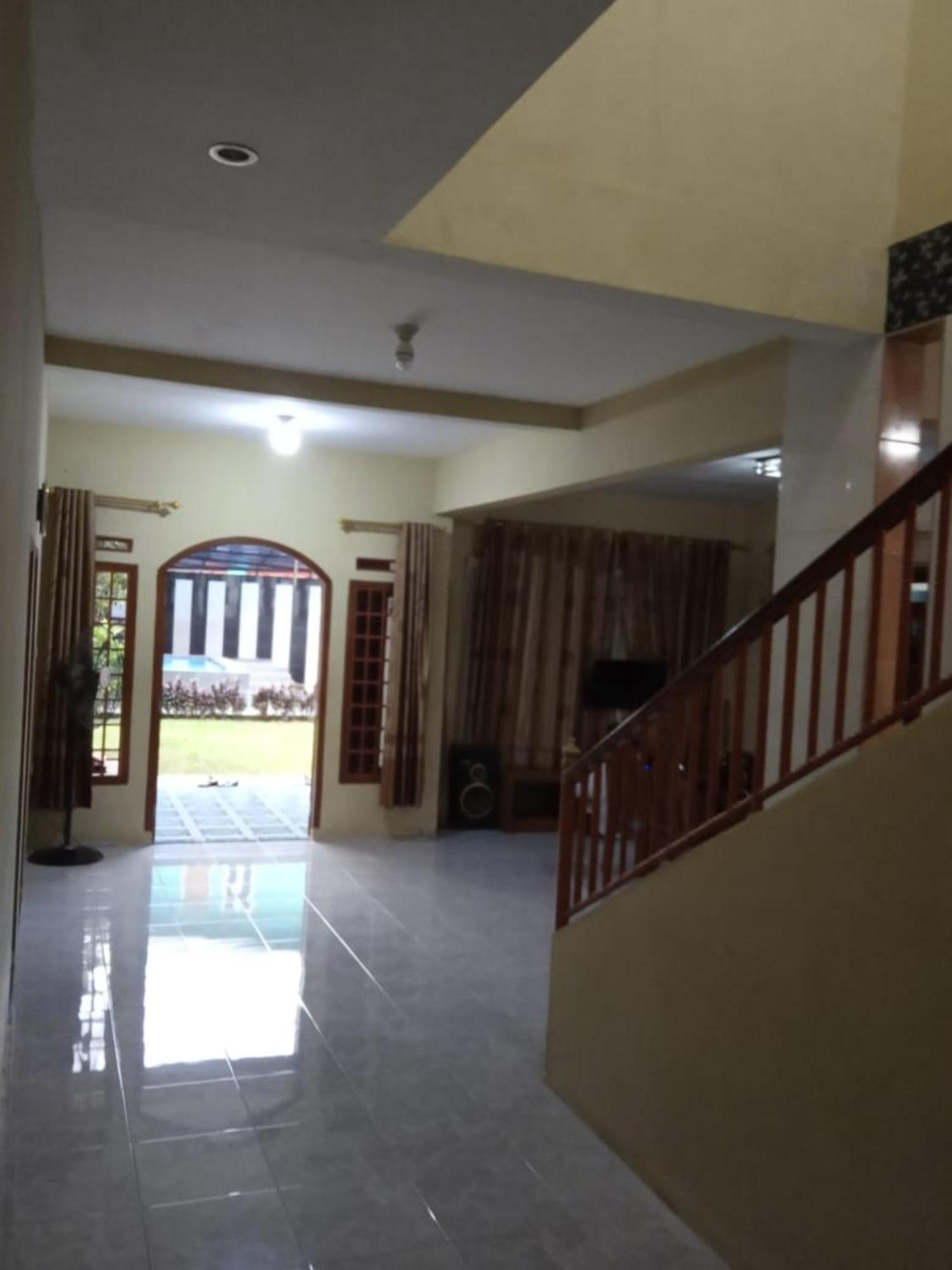Villa Putih Tjisarua Exterior foto