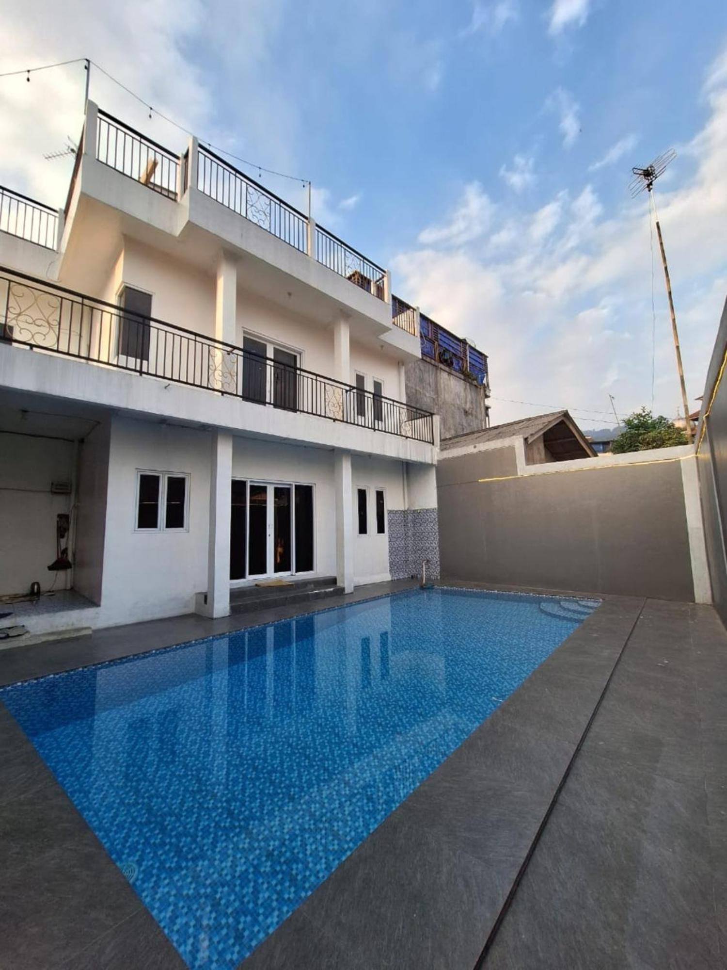 Villa Putih Tjisarua Exterior foto